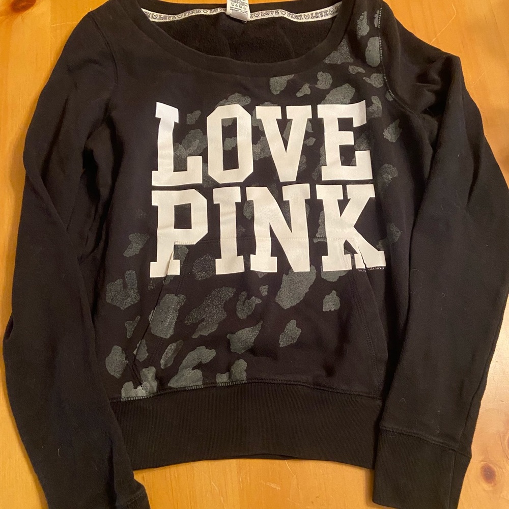 VS PINK CREWNECK